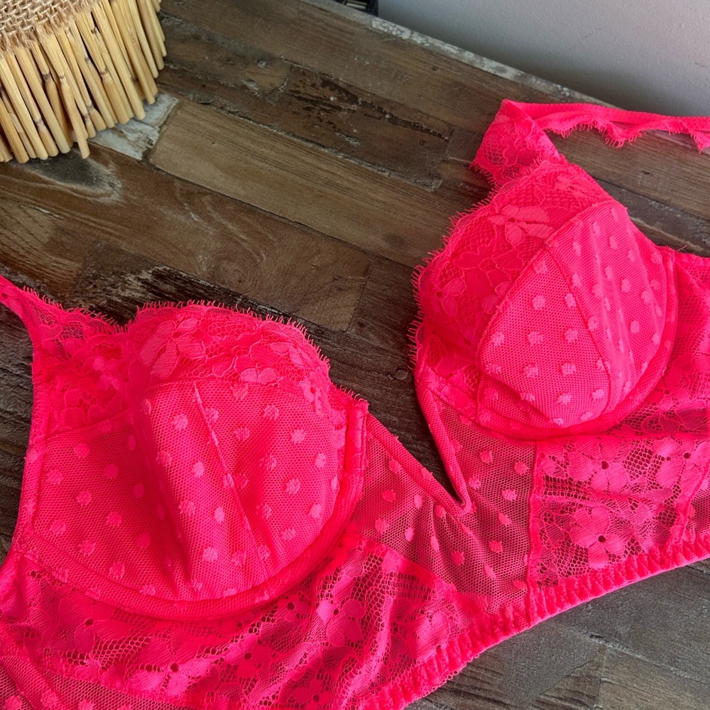 Victoria’s Secret 34B - Picture 6 of 9